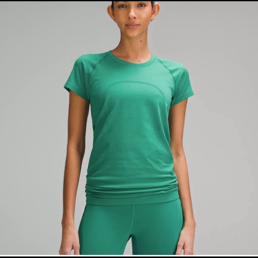 Lululemon Swiftly Tech Short-Sleeve Shirt 2.0
Hip Length, Size 14, Green.